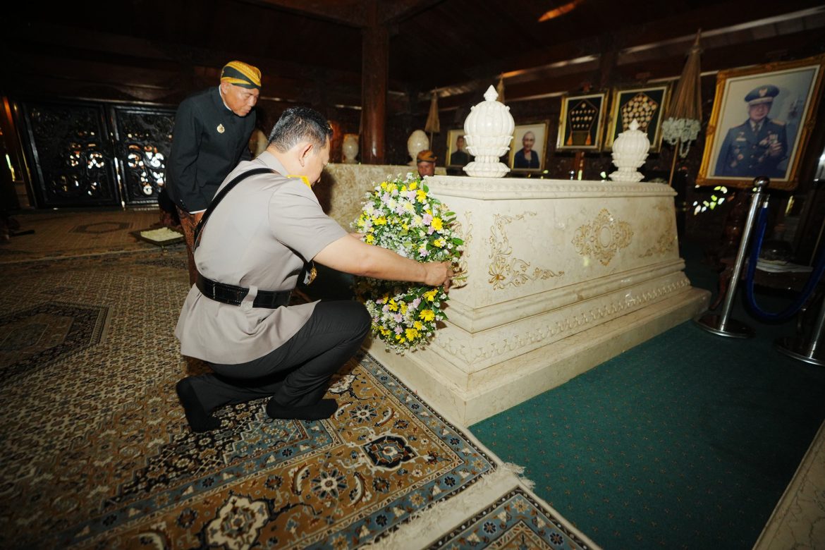 Setelah BJ Habibie-Soeharto, Kapolri akan Ziarah ke Makam Gusdur-Bung Karno Besok   