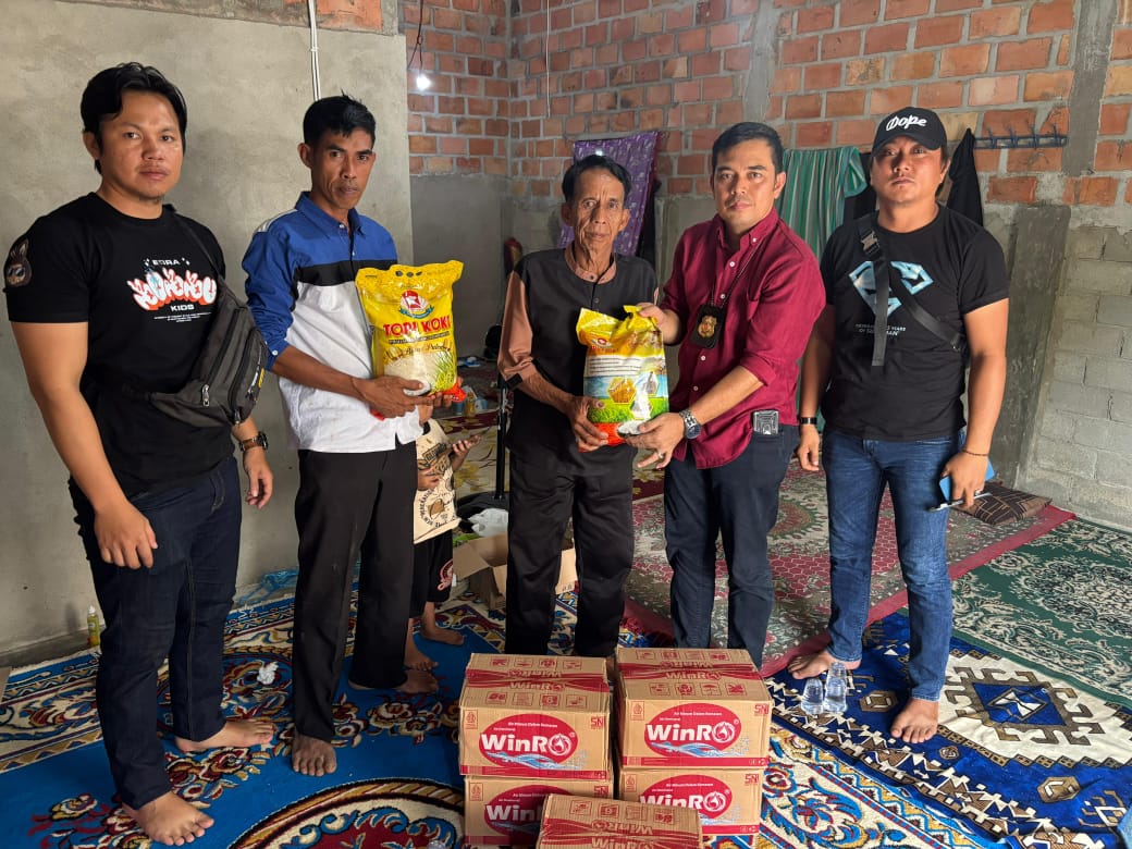 Polsek Indralaya Berikan Santunan dan Sampaikan Imbauan kepada Keluarga Korban Penganiayaan yang Meninggal Dunia