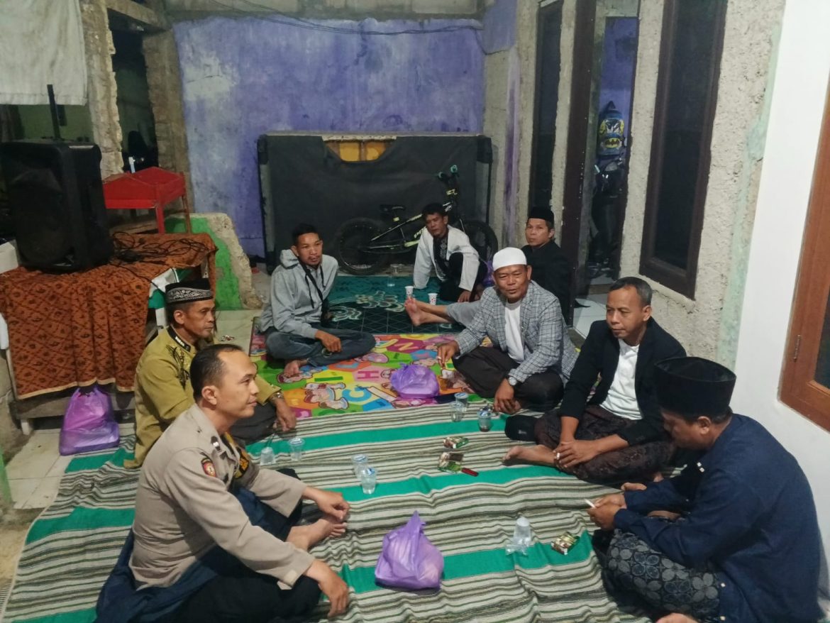 Bhabinkamtibmas Polsek Ciampea Polres Bogor Polda Jabar Melaksanakan Kontrol Wilayah Dan Sambang Warga, Sampaikan Pesan Kamtibmas   