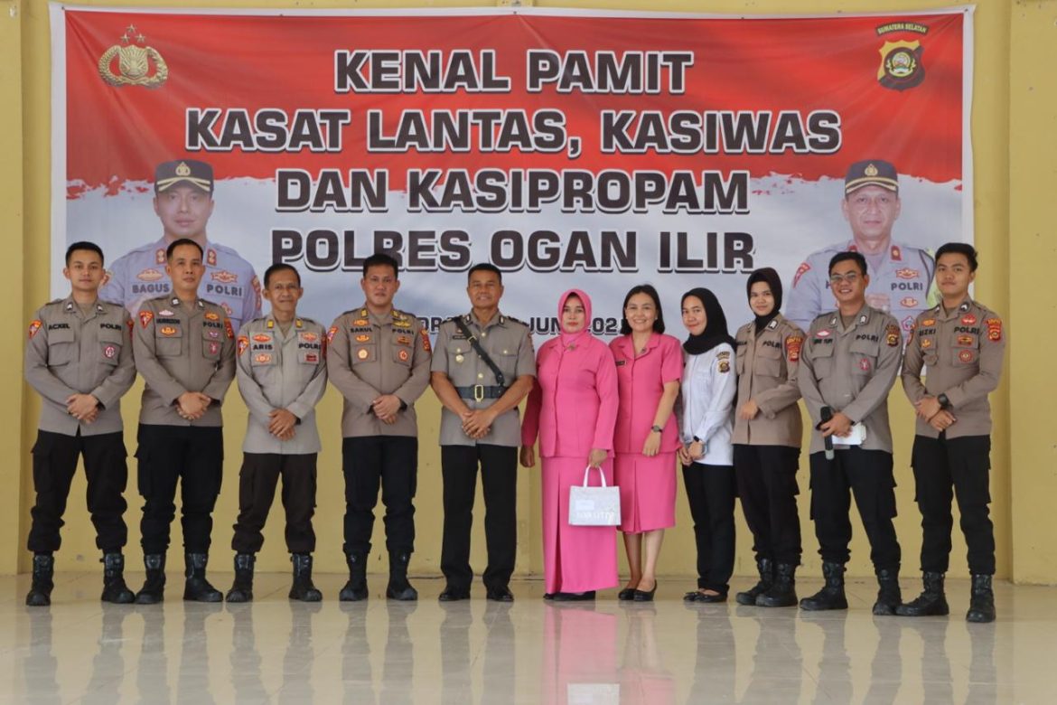 Serah Terima Jabatan Tiga Pejabat Utama Polres Ogan Ilir, Kapolres: Mutasi untuk Penyegaran dan Peningkatan Kinerja