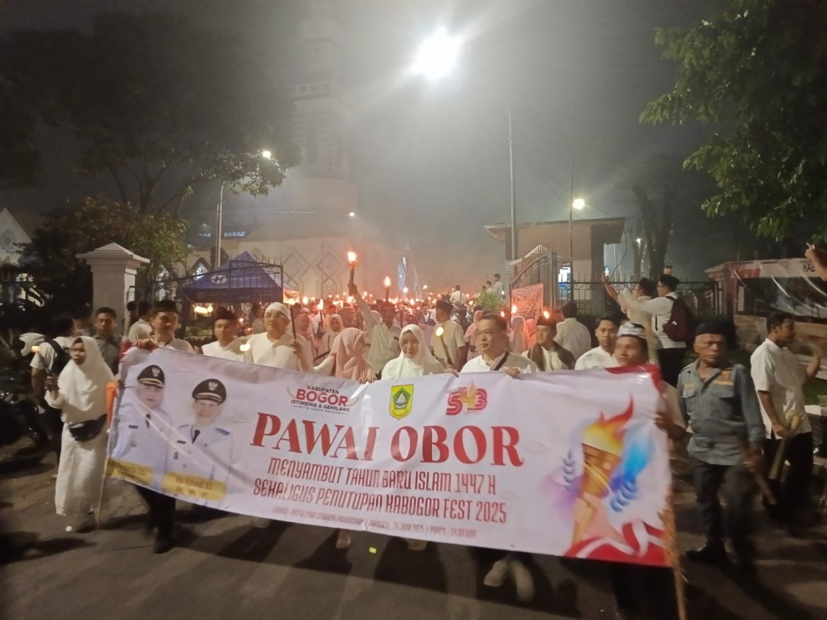 Polsek Cibinong Amankan Penutupan Kabogor Fest dan Pawai Obor Sambut 1 Muharam 1447 H   