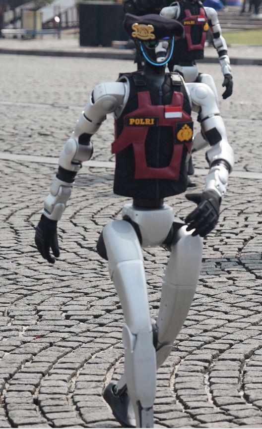 Robot Humanoid dan K9: Mimpi Inovasi Teknologi Polri dalam Syukuran Hari Bhayangkara ke-79   