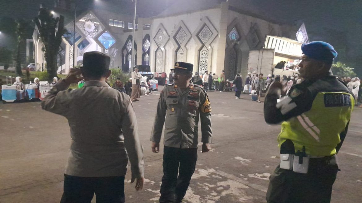 Polsek Cibinong laksanakan Pengamanan Kepulangan Jemaah Haji Asal Kabupaten Bogor   