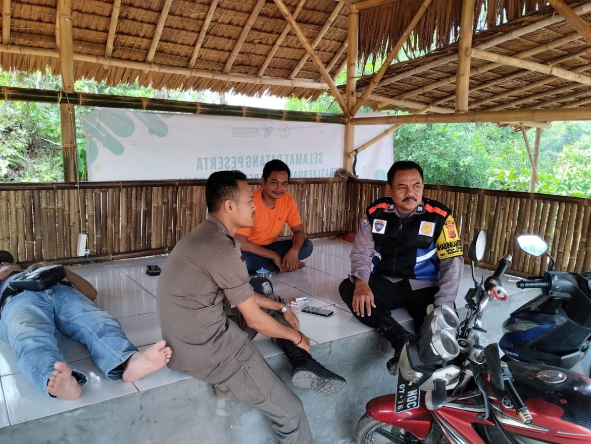 Bhabinkamtibmas Desa Cikuda Polsek Parungpanjang Sambangi Warga dan Sampaikan Himbauan Kamtibmas   