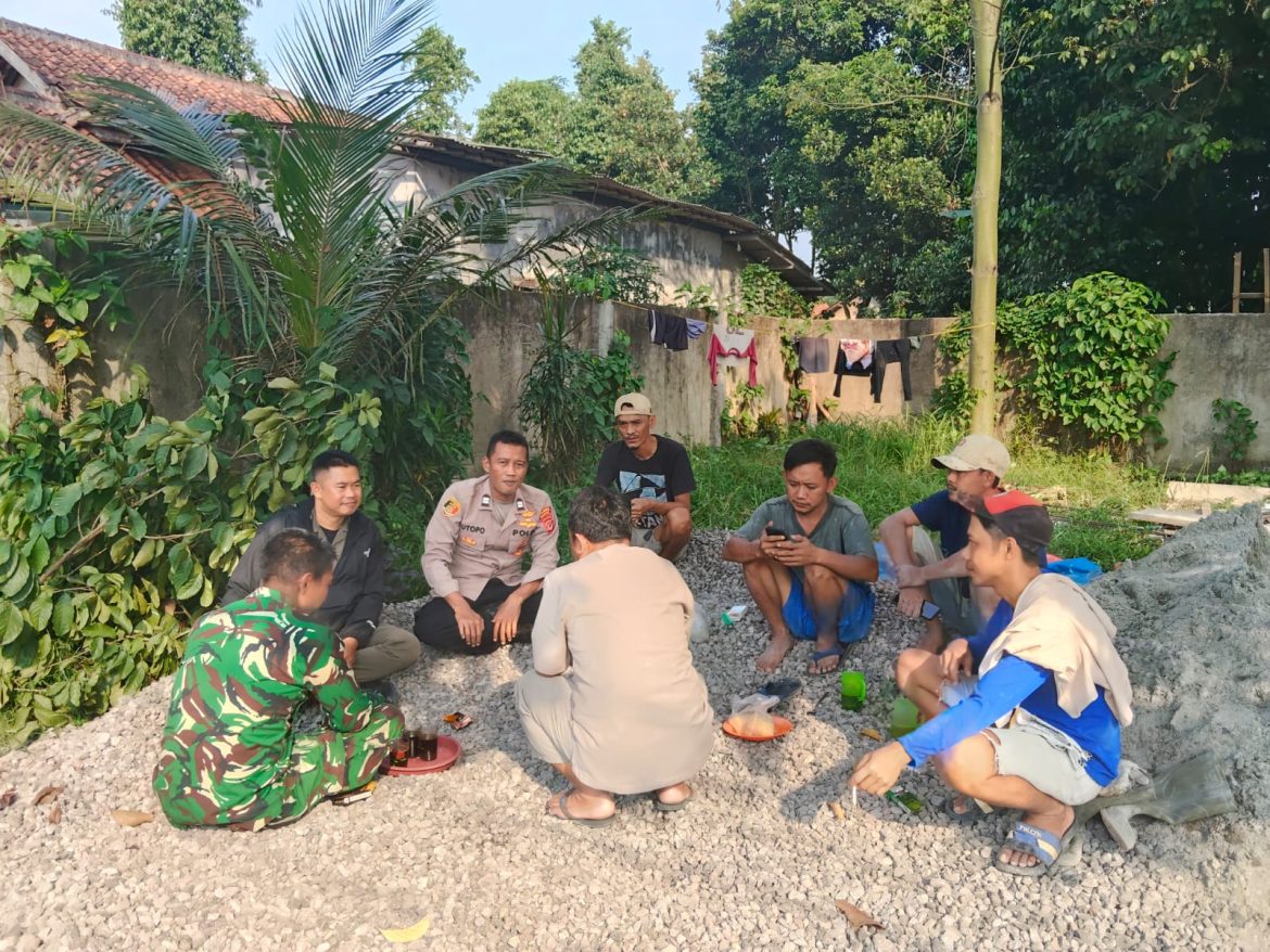 Sinergitas TNI-Polri, Bhabinkamtibmas Polsek Parung dan Babinsa Jalin Kedekatan dengan Warga Binaan   