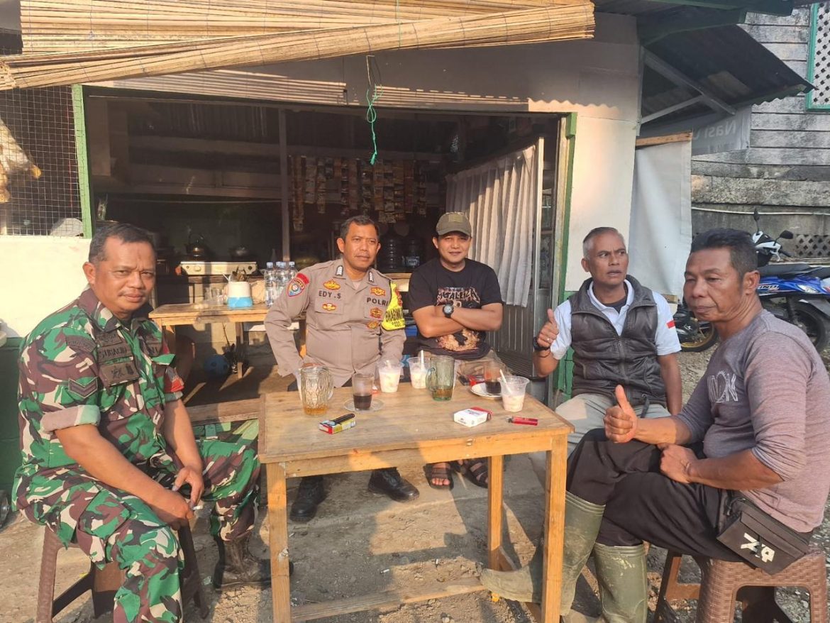 Bhabinkamtibmas Desa Tugu Utara Laksanakan Sambang Dialogis, Berikan Himbauan Kamtibmas kepada Warga Desa Binaan   