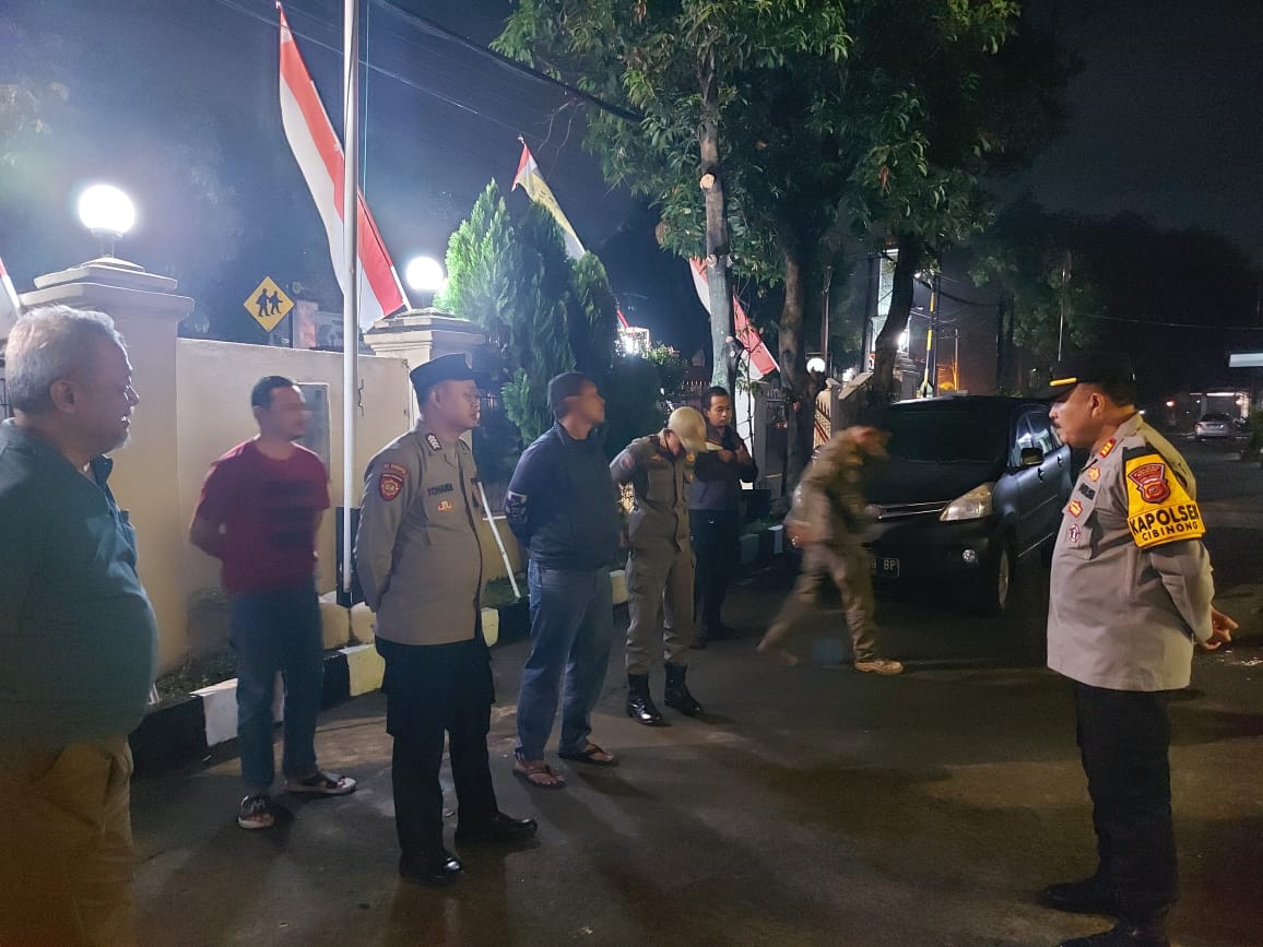 Wujudkan Situasi Aman di Malam Hari, Personel Polsek Cibinong Laksanakan Patroli KRYD Bersama Muspika dan Pokdar Kamtibmas   