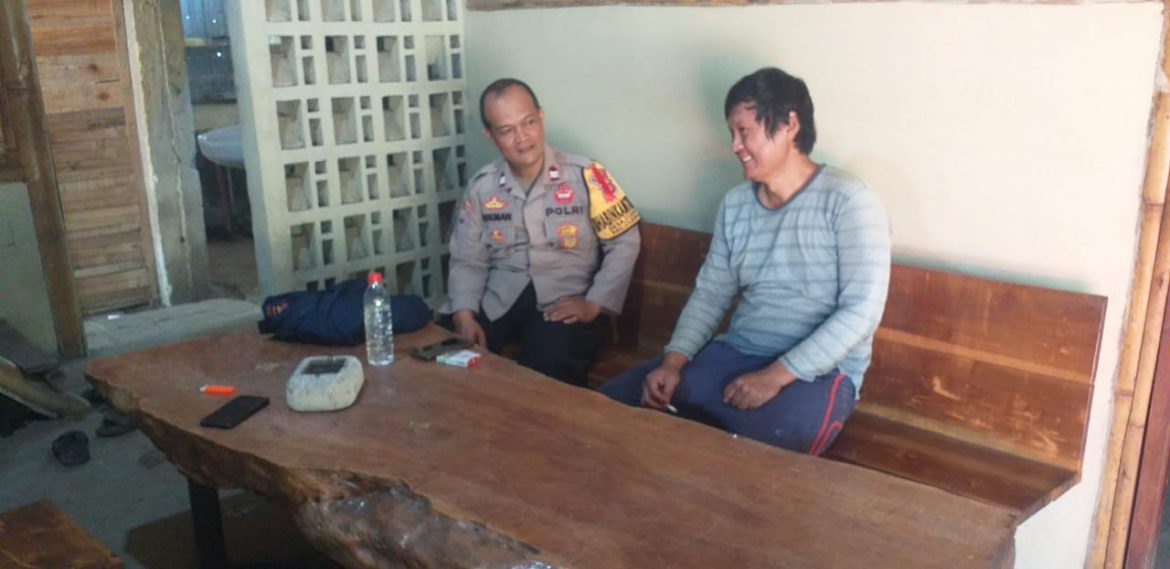 Dekatkan Diri dengan Warga, Bhabinkamtibmas Polsek Cijeruk Intensifkan Sambang ke Masyarakat Desa Cijeruk   