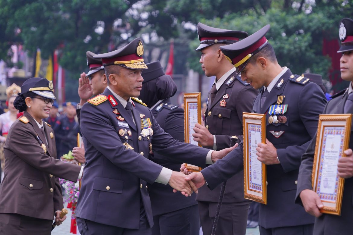 Polda Jabar Gelar Upacara Puncak HUT Bhayangkara ke-79, Gubernur Jabar Dedi Mulyadi Bertindak Selaku Inspektur Upacara   