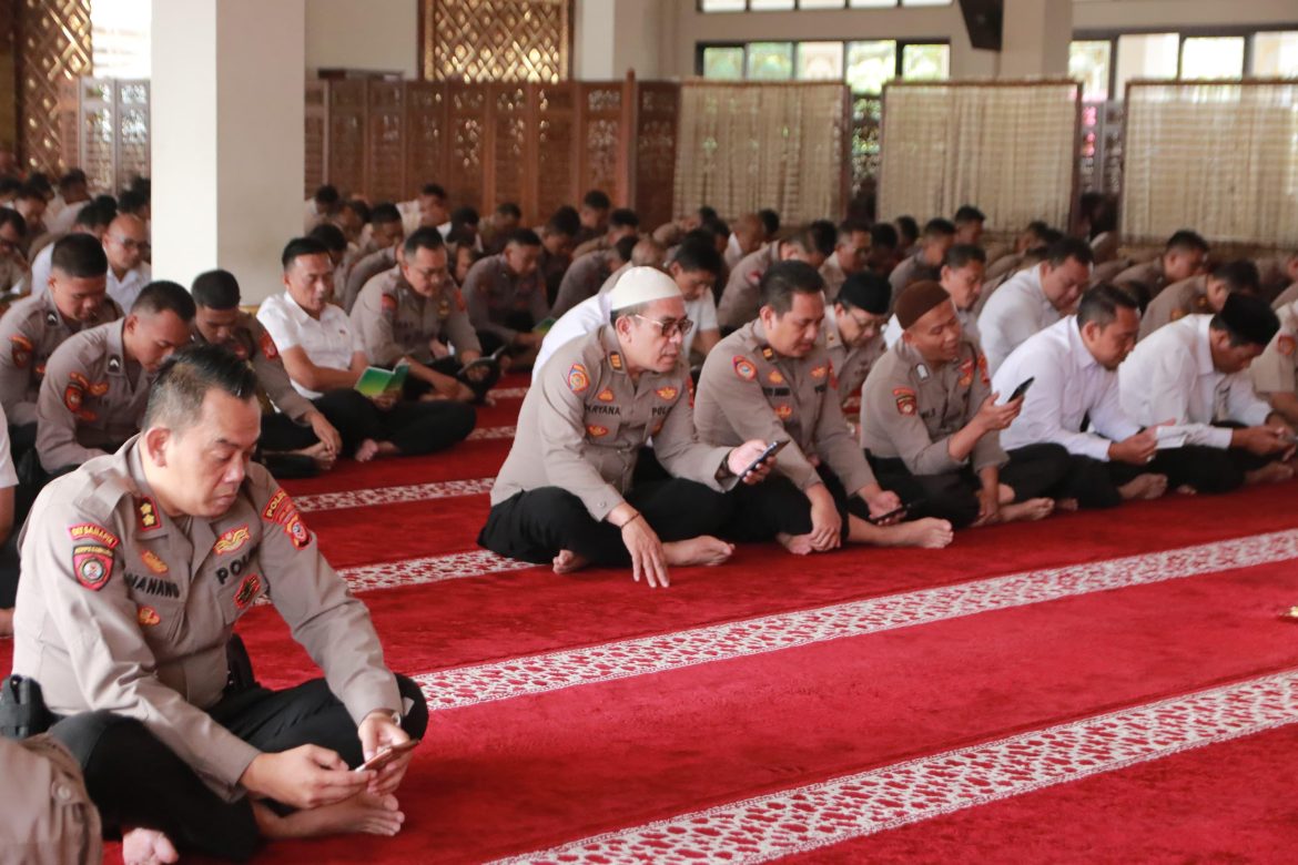 Polda Jabar Gelar Kegiatan Rohani Rutin, Hadirkan KH. Aang Zaenal Arifin Sebagai Penceramah   