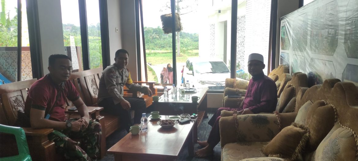 Bhabinkamtibmas Polsek Ciawi Polres Bogor Sambangi Warga Desa Bojongmurni, Sampaikan Pesan Kamtibmas dan Antisipasi TPPO