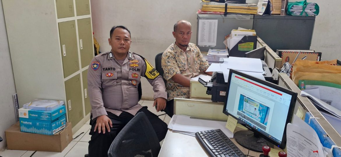 Bhabinkamtibmas Polsek Parungpanjang Sambangi Warga, Sampaikan Imbauan Kamtibmas   