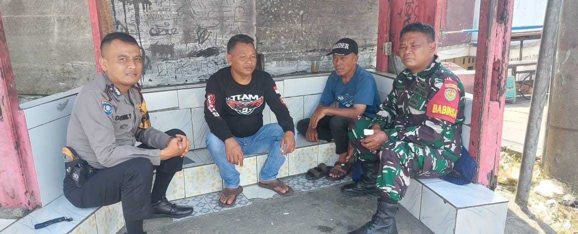 Sinergitas TNI-Polri: Bhabinkamtibmas dan Babinsa Sambangi Warga Desa Pasir Jaya, Sampaikan Pesan Kamtibmas dan Edukasi TPPO   