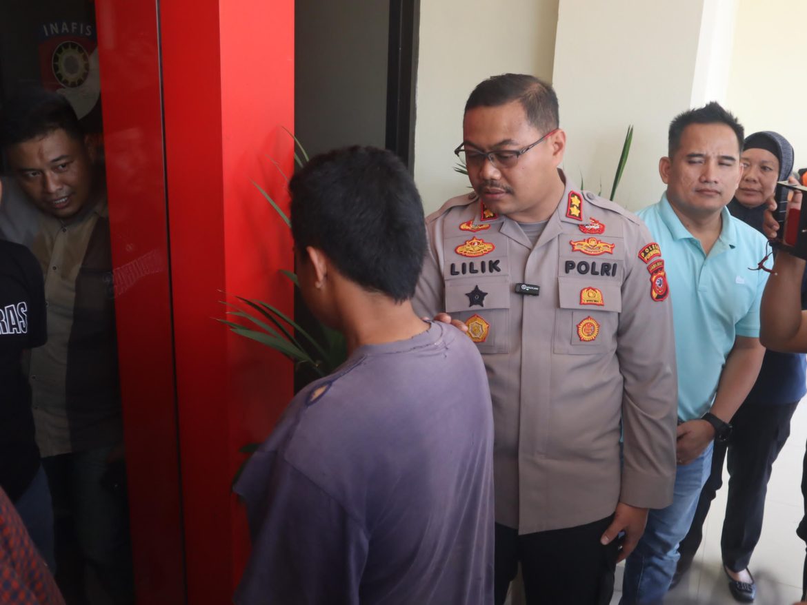 Viral, Polisi Gerak Cepat Amankan Ayah Kandung Yang Siksa Anaknya Usia 22 Bulan di Purwakarta   