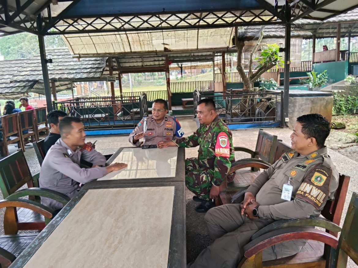 Sinergi TNI-Polri, Bhabinkamtibmas Polsek Parung Bersama Babinsa Lakukan Anjangsana dan Penyuluhan Kamtibmas   