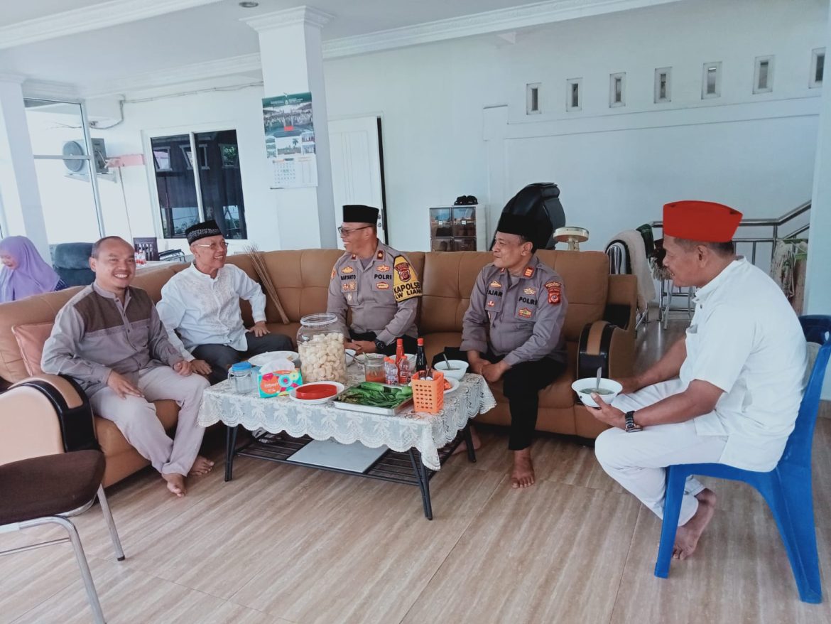 Perkuat Sinergi, Kapolsek Leuwiliang Silaturahmi Bersama Tokoh Masyarakat dan Warga   