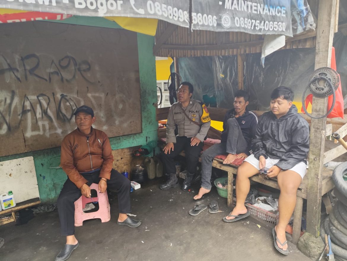 Bhabinkamtibmas Polsek Ciawi Polres Bogor Sambangi Warga Desa Bojongmurni, Sampaikan Pesan Kamtibmas dan Cegah TPPO   