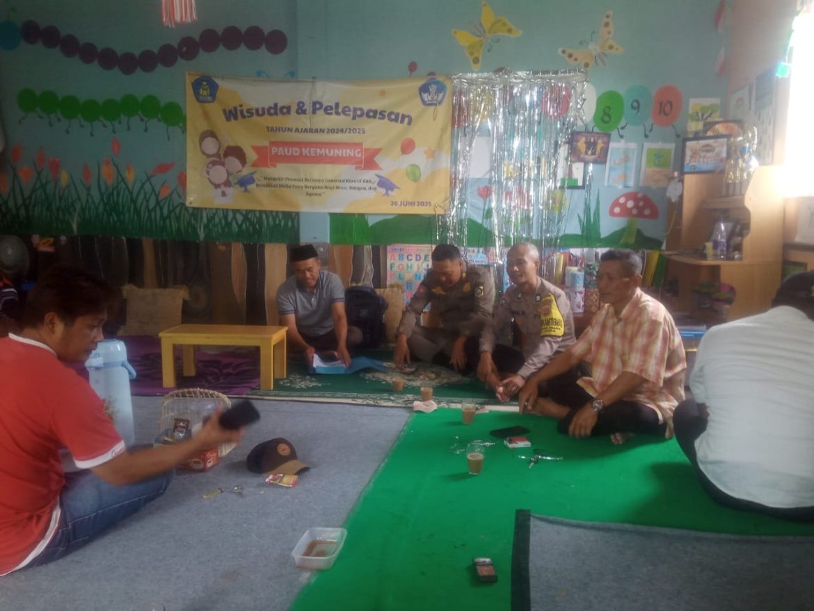 Bhabinkamtibmas Kelurahan Cisarua Sambangi Warga Kp. Burujul, Ajak Wujudkan Lingkungan Aman dan Kondusif   