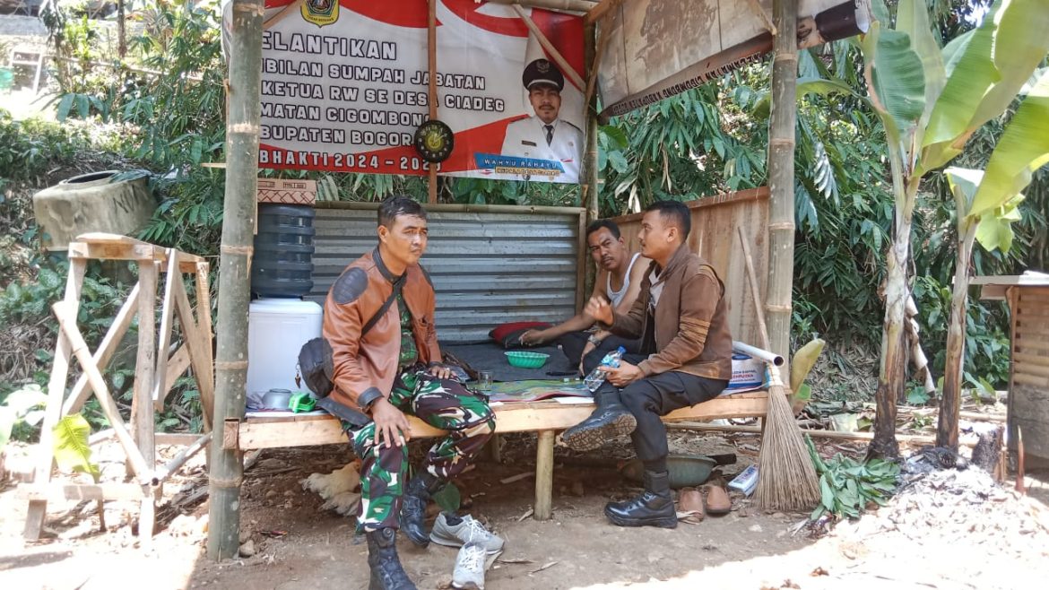  IPDA LISTA SIP: Bhabinkamtibmas Desa Kopo Polsek Cisarua Sambangi Warga, Ajak Jaga Kamtibmas dan Antisipasi C3   