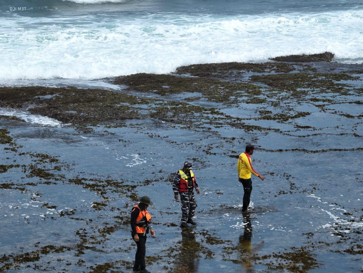 Wisatawan Tenggelam di Pantai Sayang Heulang, Tim SAR Gabungan Terus Lakukan Pencarian   