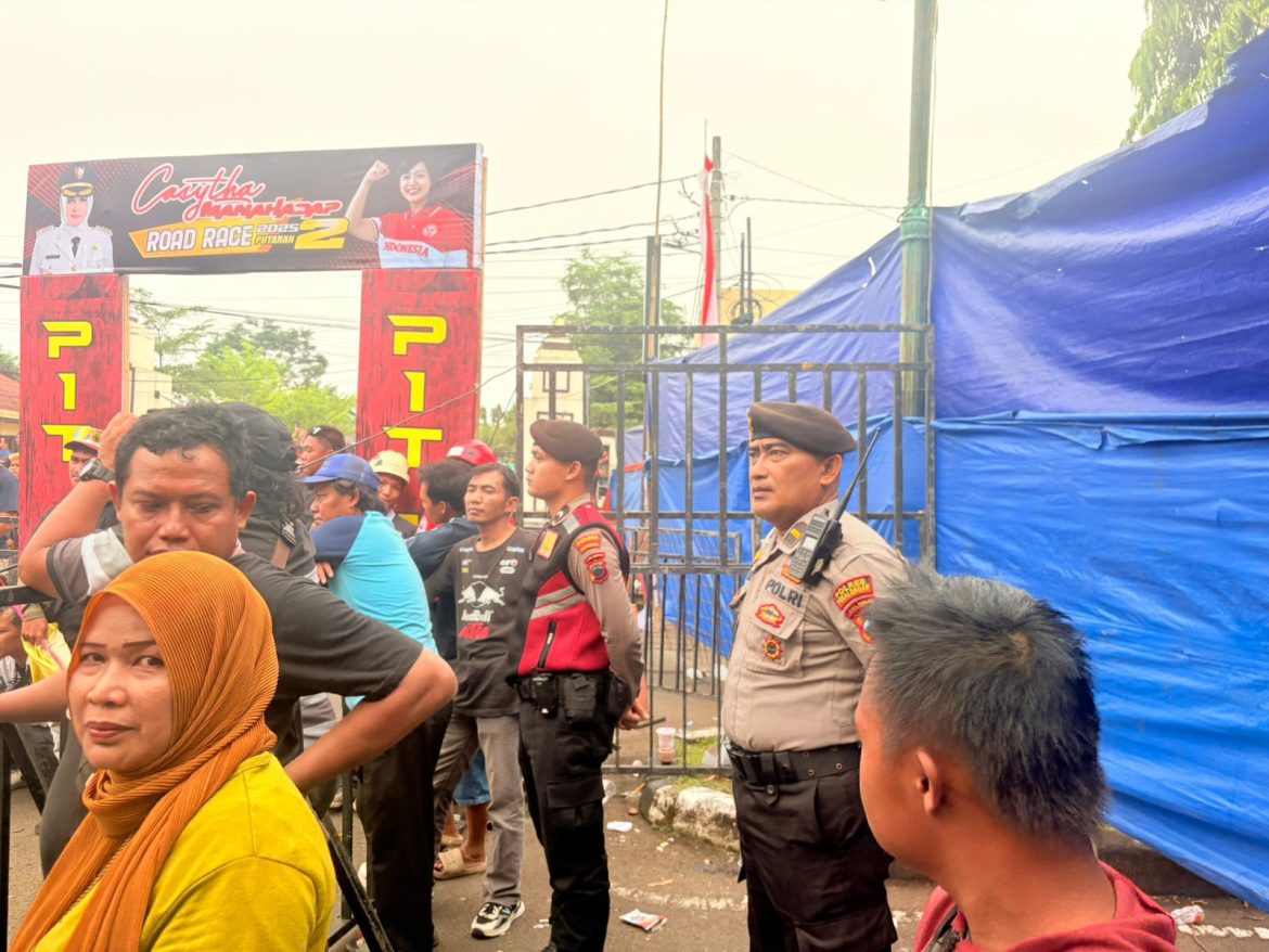 Sejumlah Polisi Amankan Kejuaraan Road Race Casytha Manahadap Putaran 2 Tahun 2025