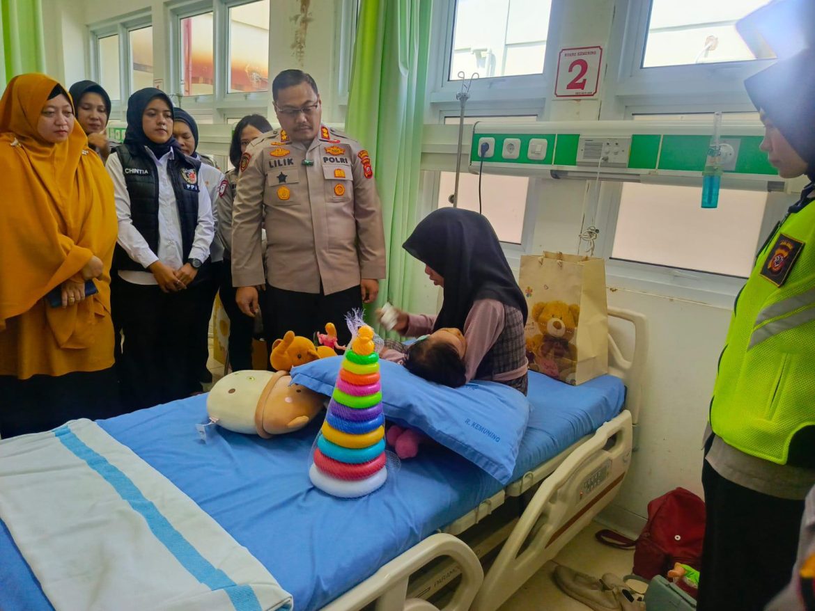 Berikan Trauma Healing, Polwan Dampingi Anak Korban Kekerasan Di Kecamatan Cibatu   