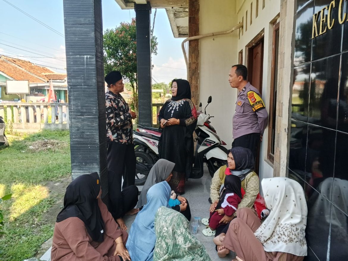 Bhabinkamtibmas Polsek Ciampea Laksanakan Kontrol Sambang Warga di Desa Cibuntu, Sampaikan Himbauan Kamtibmas   
