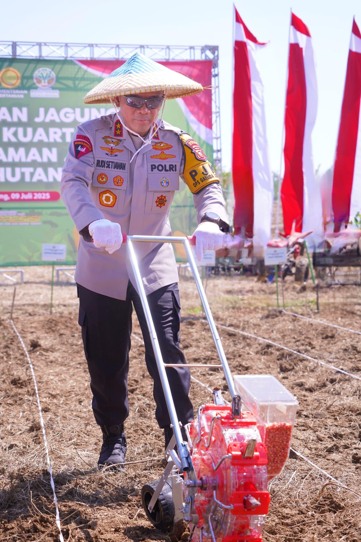 Kapolda Jabar Tanam Jagung Serentak di Sumedang, Dukung Kemandirian Pangan dan Kesejahteraan Petani   