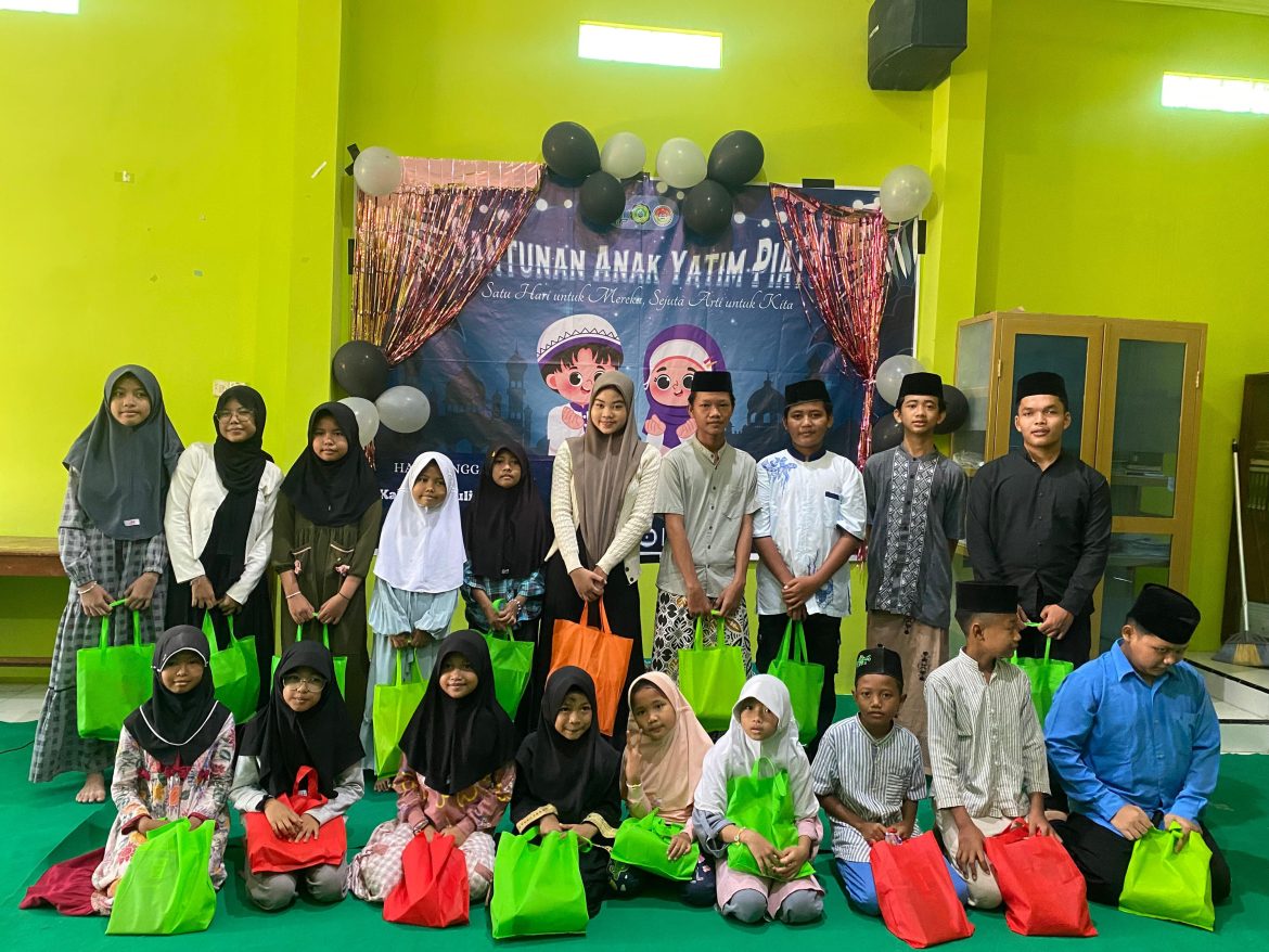 HMPS PGMI UIN Gusdur Pekalongan Berbagi Kasih dengan Anak Yatim di Panti Asuhan Dewi Aminah