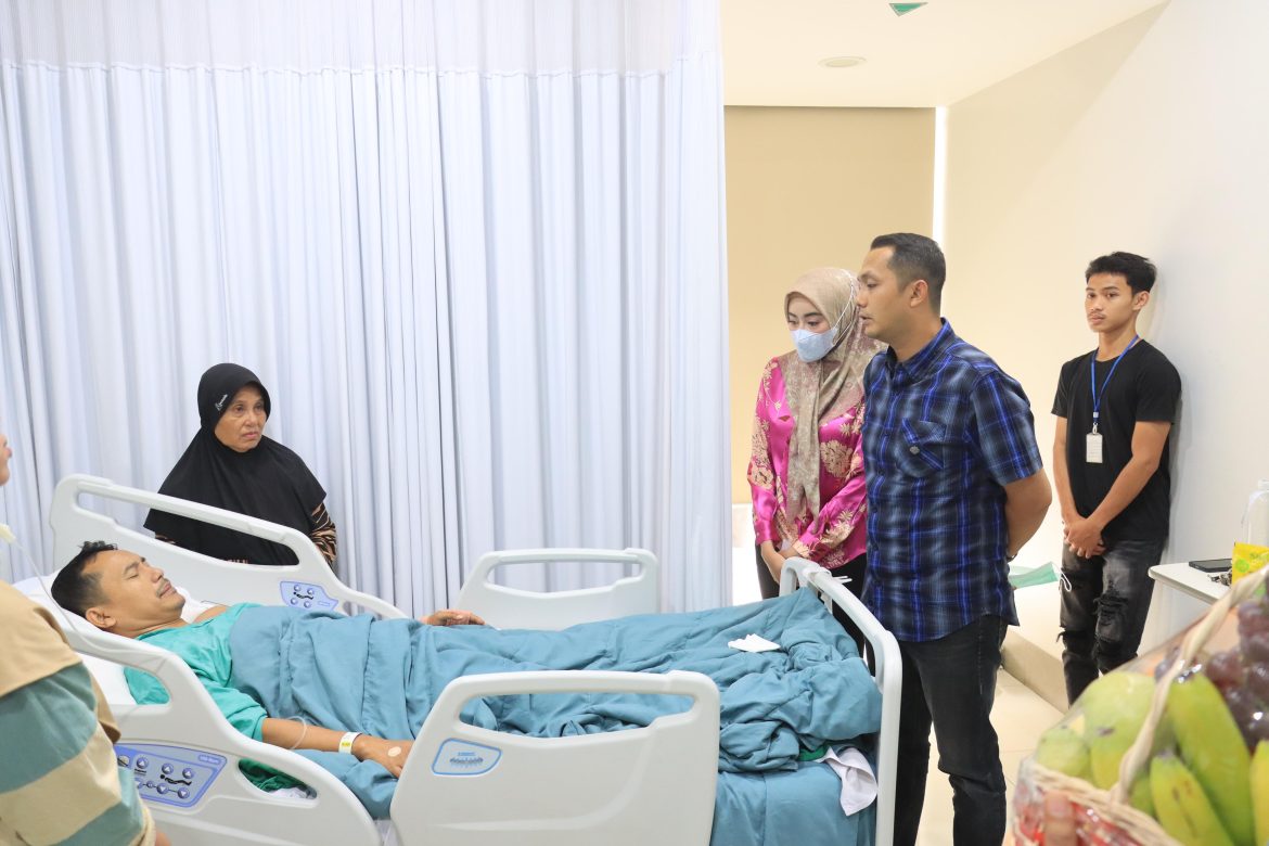 Kapolres Majalengka Kunjungi Anggotanya yang Jadi Korban Saat Halau Tawuran   