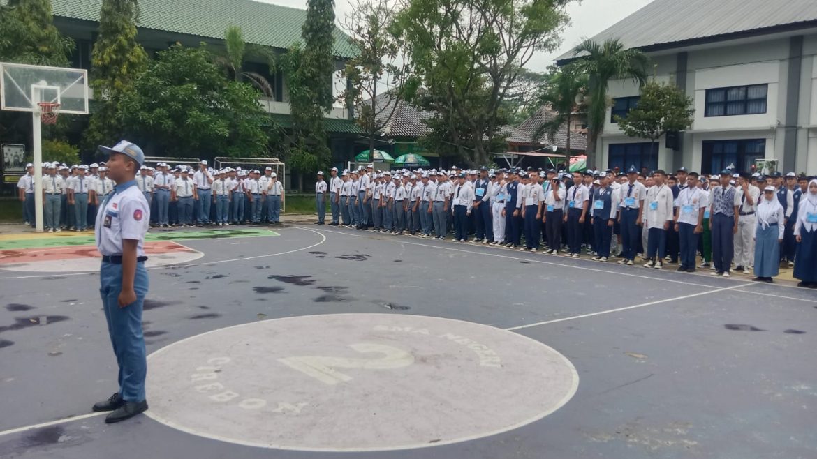 Danramil 1401/Kesambi Buka Kegiatan MPLS TA 2025 di SMAN 2 Kota Cirebon