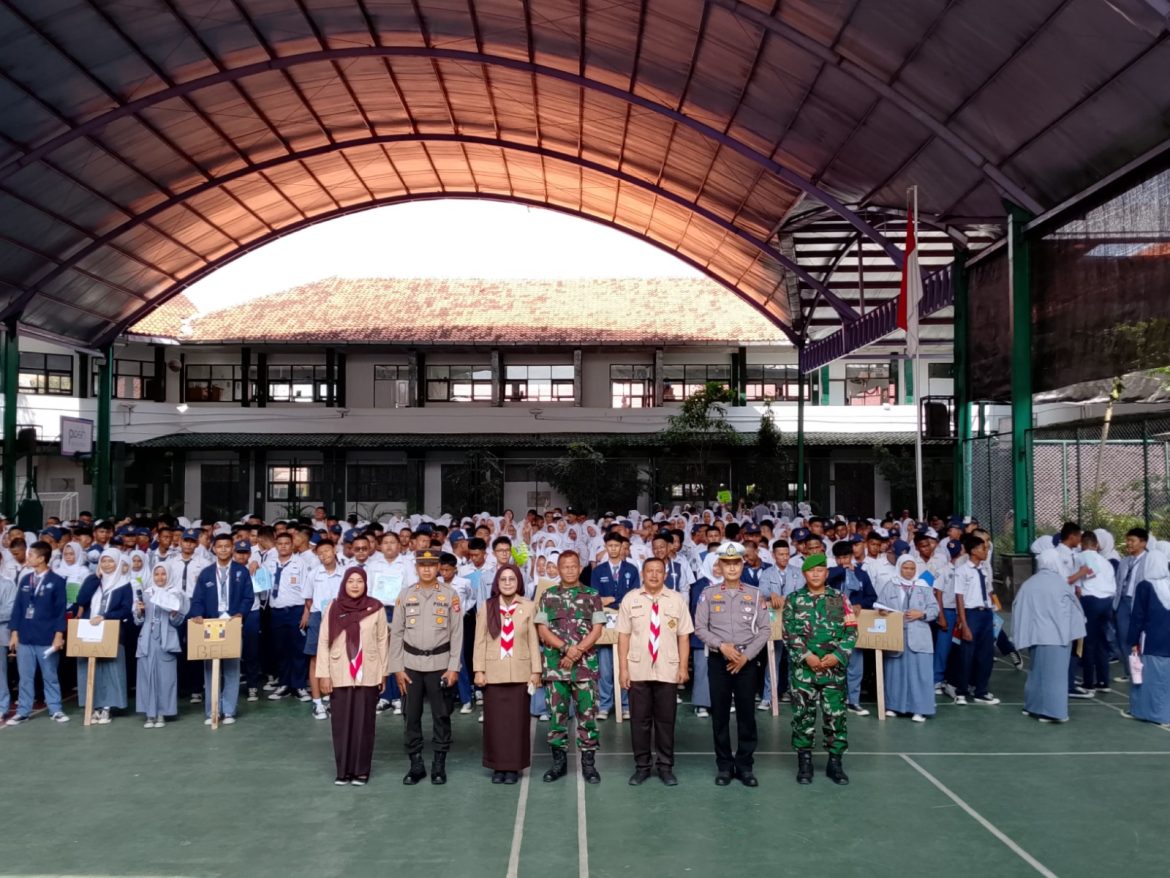 Hari Kedua MPLS di SMA Wilayah Kota Cirebon, Kodim 0614/Kota Cirebon Berikan Materi Wawasan Kebangsaan