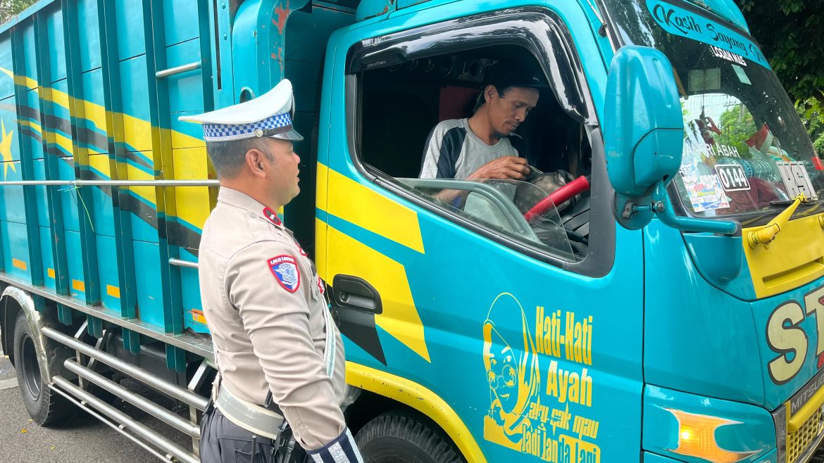 Ditlantas Polda Banten Lakukan Teguran Hingga Tilang di Tempat pada Hari ke 2 Ops Patuh Maung 2025   