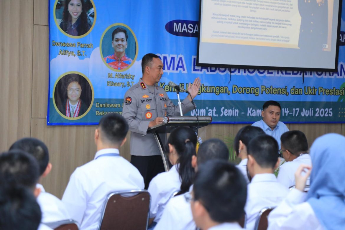 Kadivhumas ke Siswa Labschool: Harus Kerja Keras, Cerdas, Tuntas, dan Ikhlas   