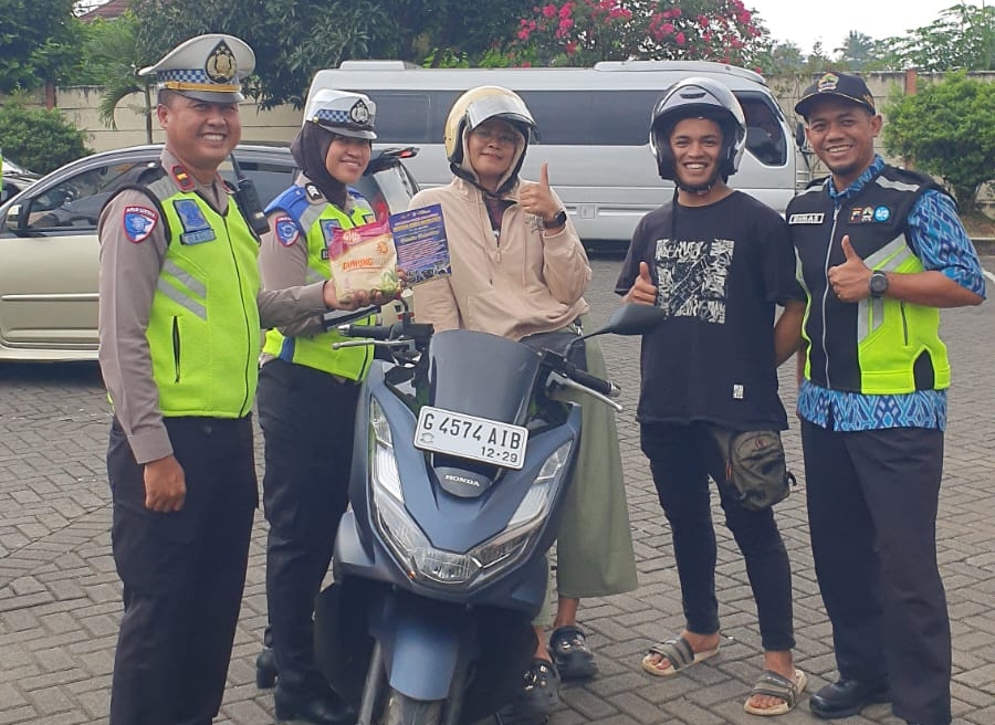 Operasi Gabungan Digelar Polres Pekalongan dalam Rangka Patuh Candi 2025, 35 Pelanggar Terjaring di Depan Samsat