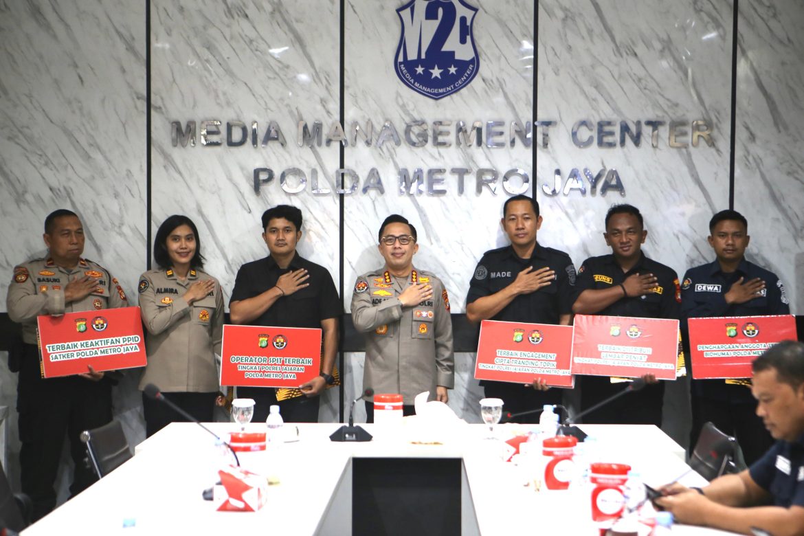 Bidhumas Polda Metro Jaya Gelar Anev Bulanan, Sejumlah Anggota Berprestasi Terima Penghargaan   