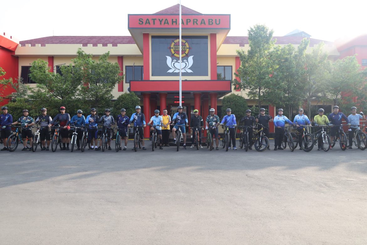 Pererat Sinergi, Polda Banten Laksanakan Fun Bike dan Bakti Sosial   