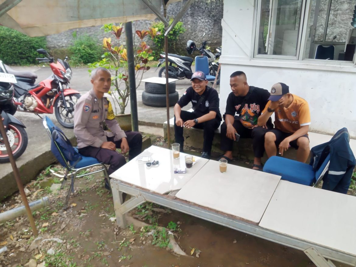 Bhabinkamtibmas Cisarua Rutin Sambangi Warga, Dorong Partisipasi Aktif dalam Ciptakan Lingkungan Aman   