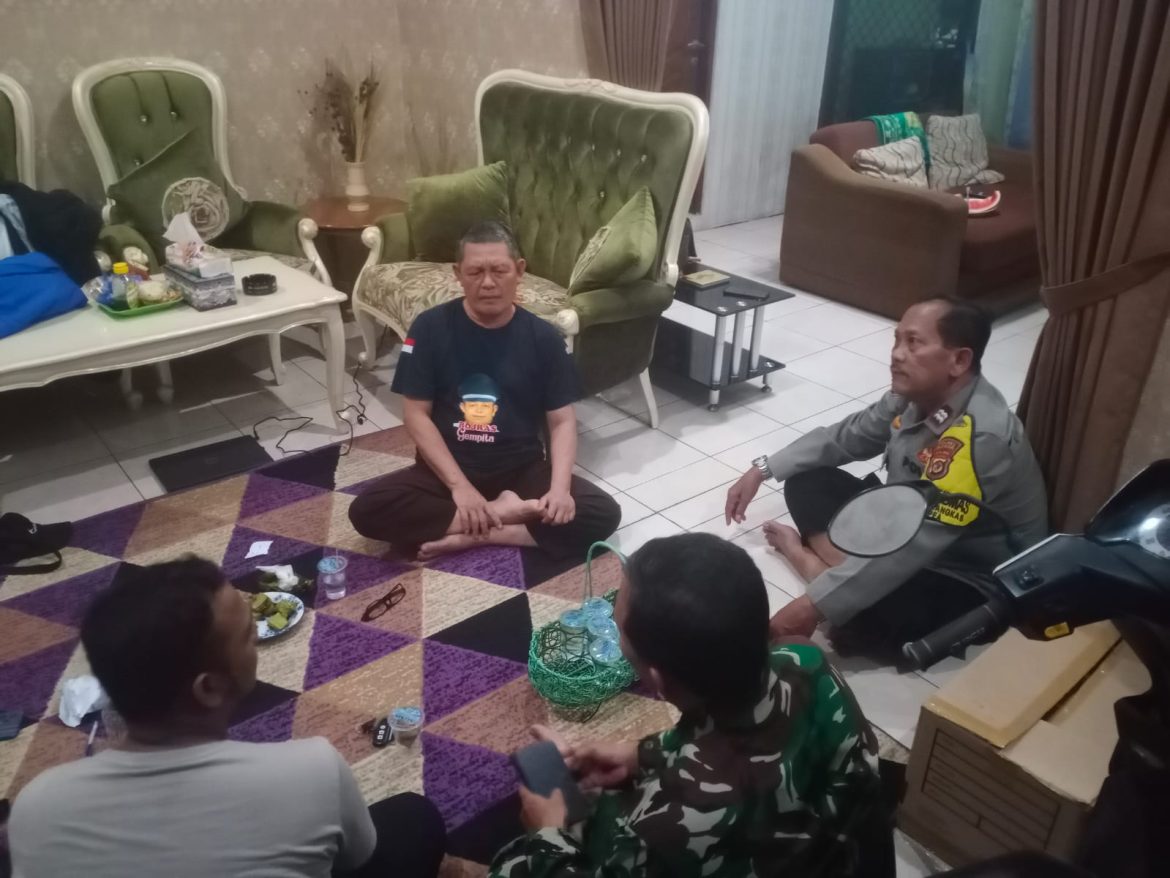 Sinergitas Bhabinkamtibmas dan Babinsa di Ciampea, Sambangi Warga Guna Tingkatkan Kamtibmas   