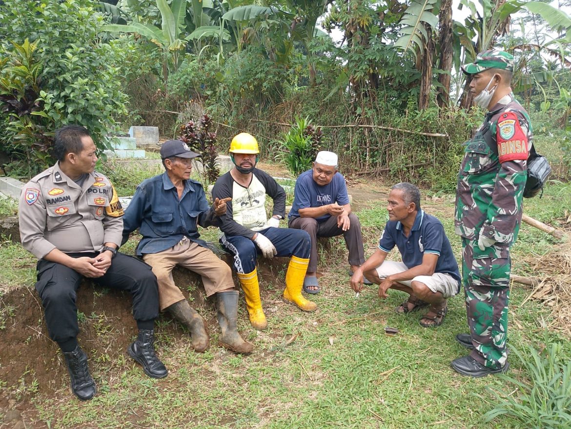 Wujudkan Desa Aman, Bhabinkamtibmas dan Babinsa Gencar Sambang Kamtibmas   