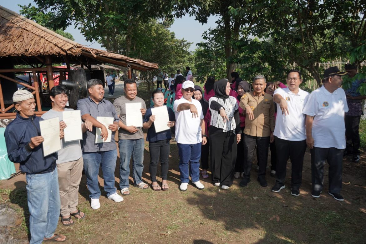 BPN Kabupaten Tangerang Bagikan Sertifikat PTSL, Dan Lakukan Peninjauan Lokasi Penataan Akses Reformasi Agraria Di Desa Sodong Tigaraksa   