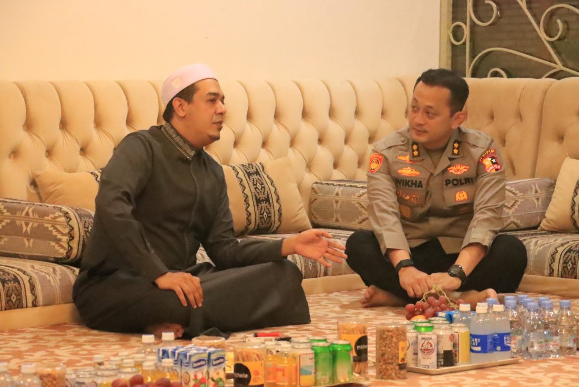 KAPOLRES BOGOR AKBP WIKHA ARDILESTANTO S.H., S.I.K., M.Si. SILATURAHMI DENGAN HABIB NABIL   