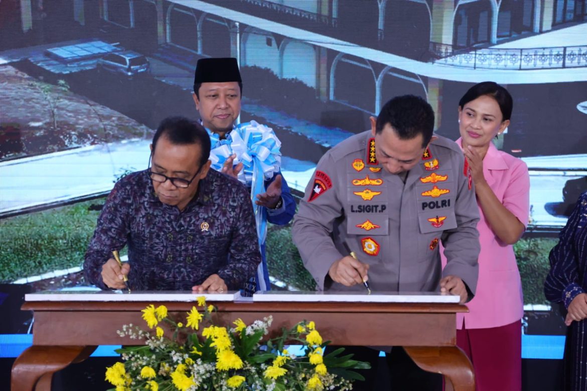 Kapolri: SMA Kemala Taruna Bhayangkara dan SMA Global Darussalam Academy Siapkan Calon Pemimpin Harapan Bangsa   