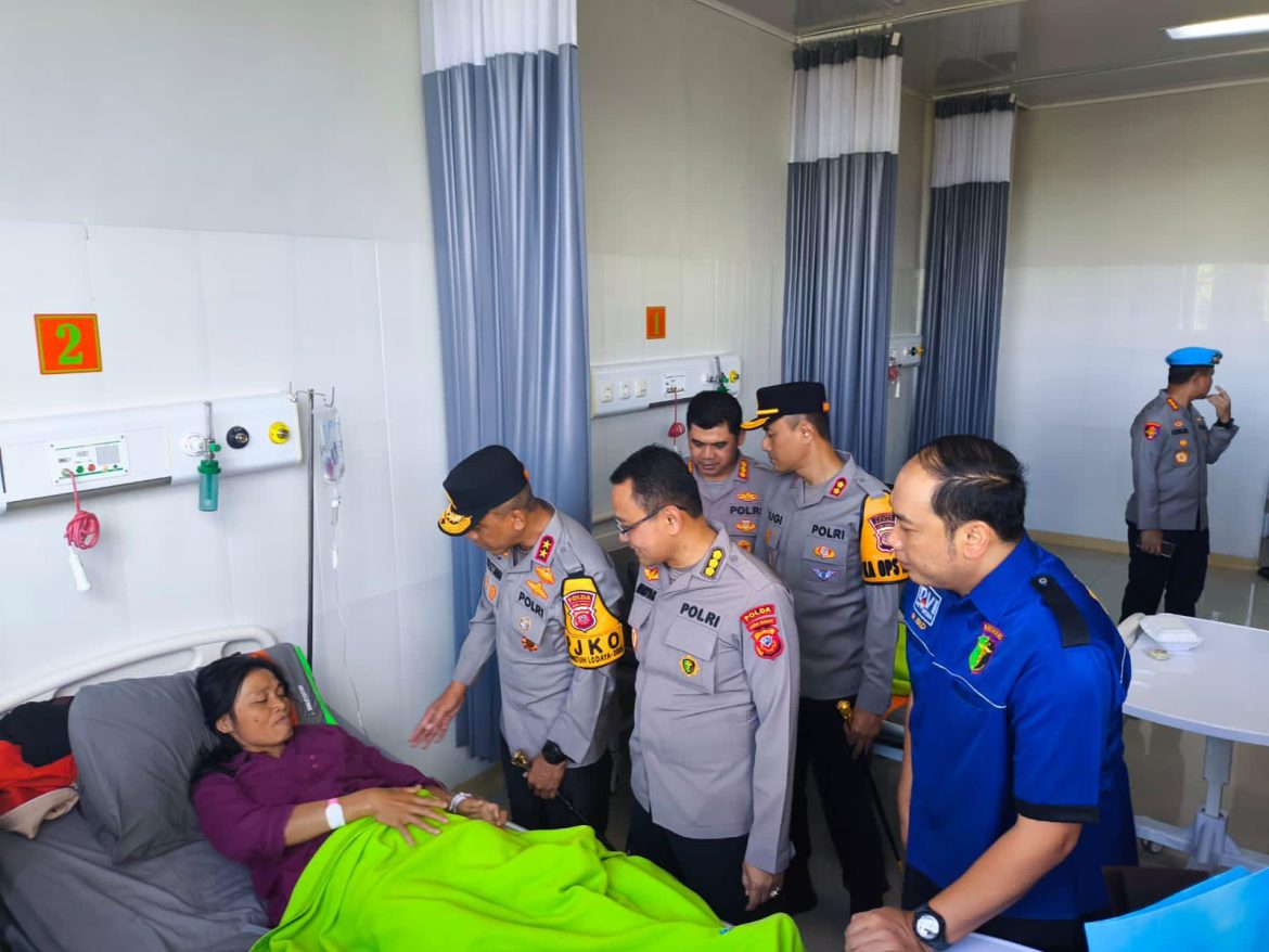 Kapolda Jabar Jenguk Onyas Herti Korban Insiden Pesta Rakyat Garut, Dengarkan Langsung Kronologi dari Pasien   