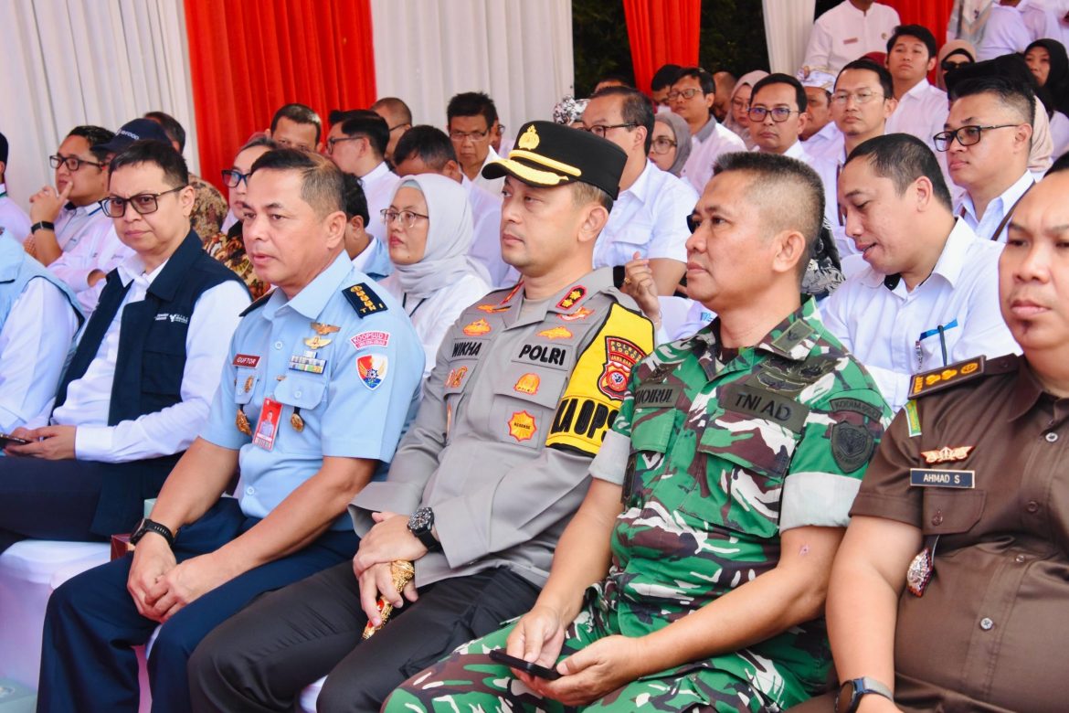 Kapolres Bogor AKBP Wikha Ardilestano, S.H., S.I.K., M.Si. Turut Sukseskan Launching Nasional Koperasi Merah Putih di Desa Hambalang   