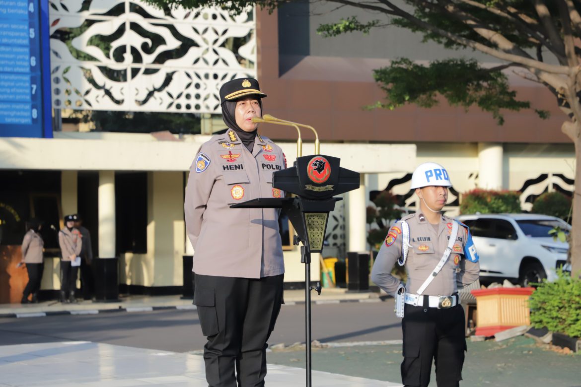 Polda Jabar Mengheningkan Cipta untuk Alm. Aipda Cecep Saeful Bahri yang Gugur dalam Tugas Saat Pengamanan Pesta Rakyat Garut   