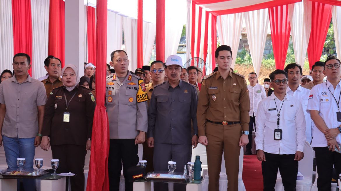 Peluncuran Koperasi Desa Merah Putih (KDMP) Syariah Desa Mekarjaya Resmi Dilaksanakan, Presiden RI Prabowo Subianto Hadir Secara Virtual   