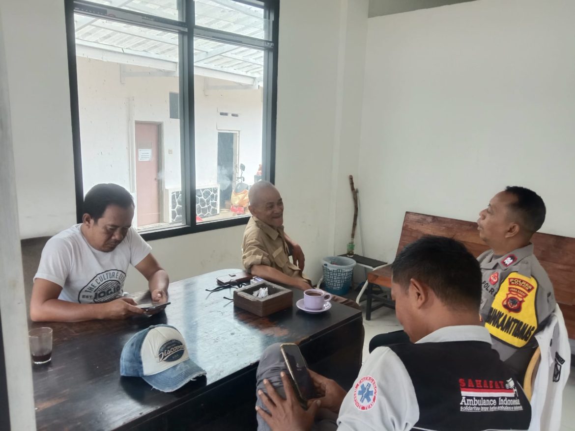 Bhabinkamtibmas Cipayung Girang Aktif Sambangi Warga, Jaga Kamtibmas Lewat Dialog Humanis   