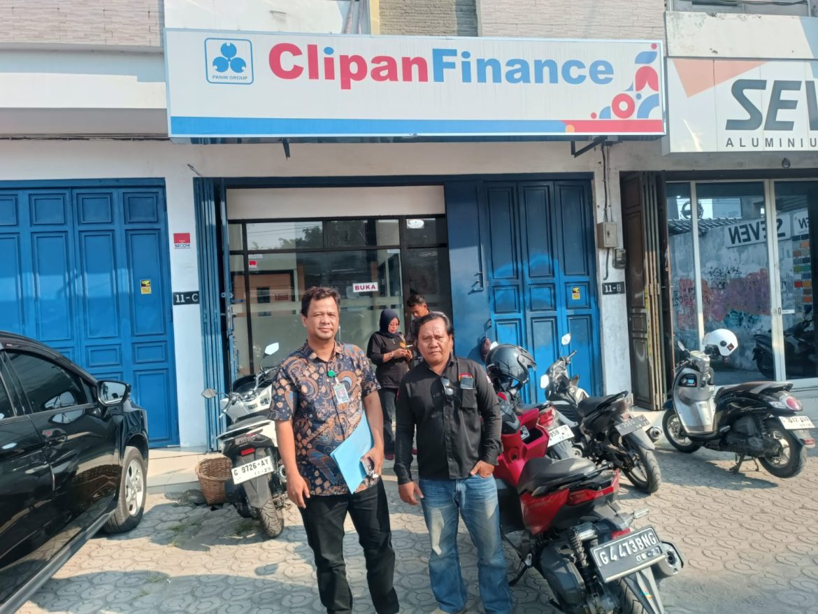 Nyimas, Warga Kajen Kab Pekalongan, Pertanyakan Penarikan Mobil oleh Debt Collector di Kantor Clipan Finance