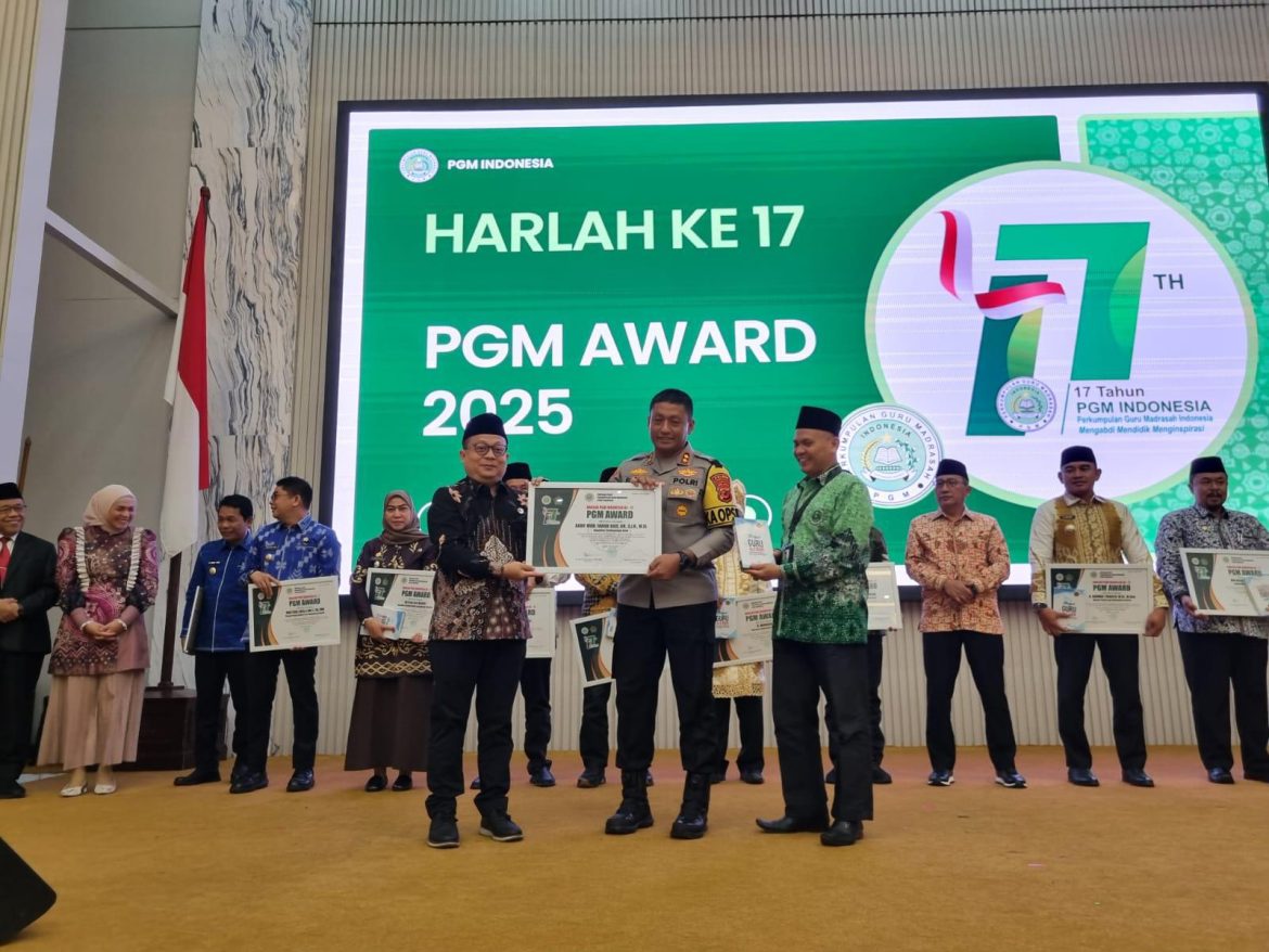 Wujudkan Asta Cita SDM Unggul, Kemenag RI Berikan Penghargaan PGM Award Kepada Kapolres Tasikmalaya Kota   